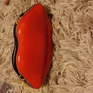 Small lip shaped handbag